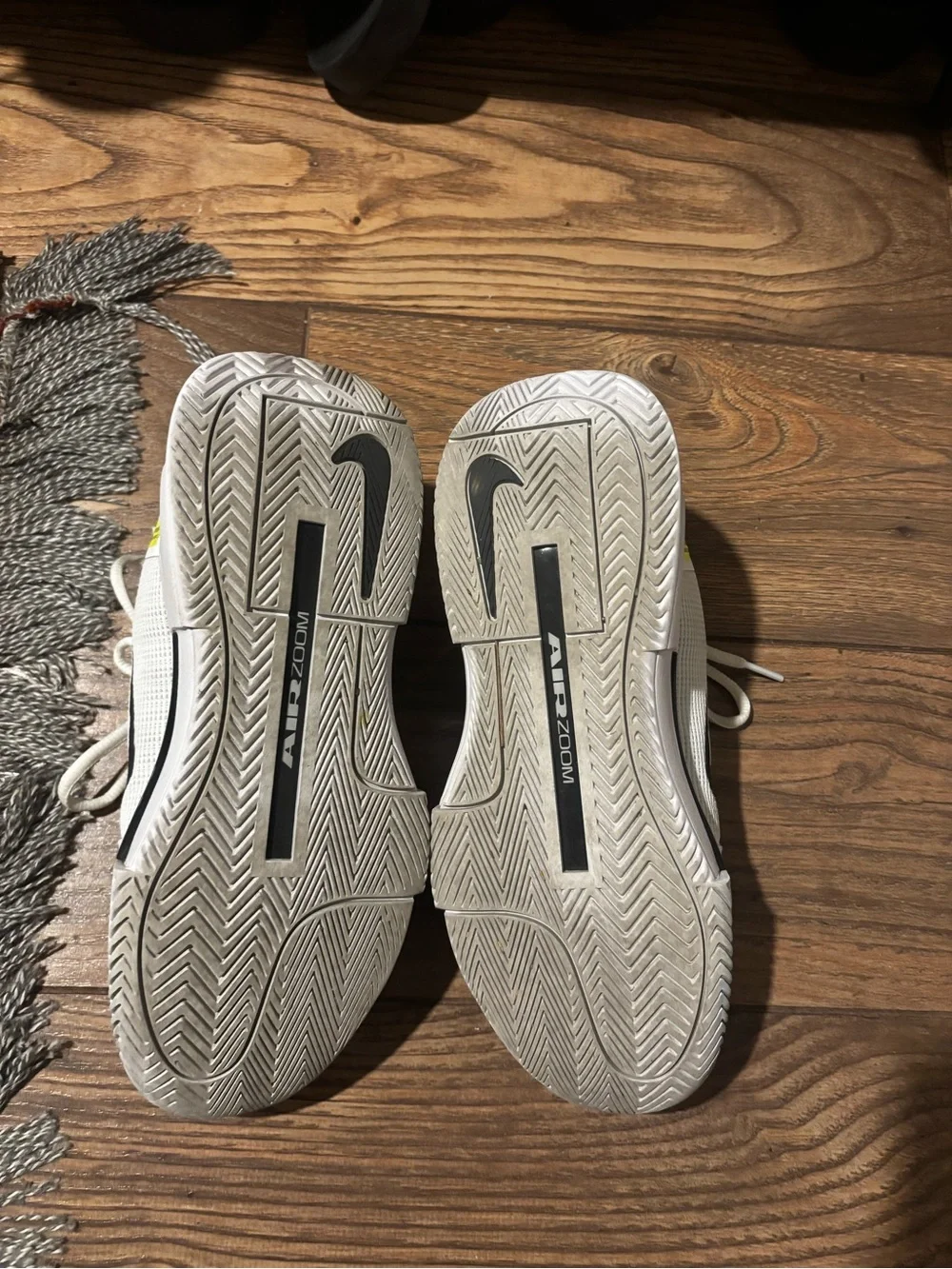 Nike Women’s White GP Challenge 1.5 Tennis Shoes